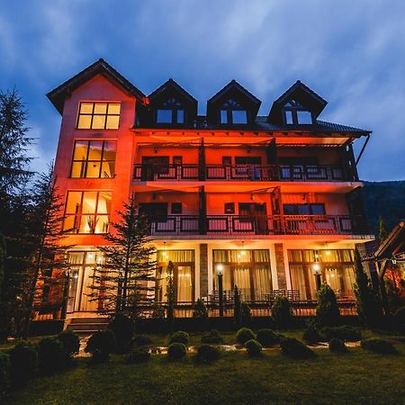 River Retreat Hotel Lotrioara Exterior photo