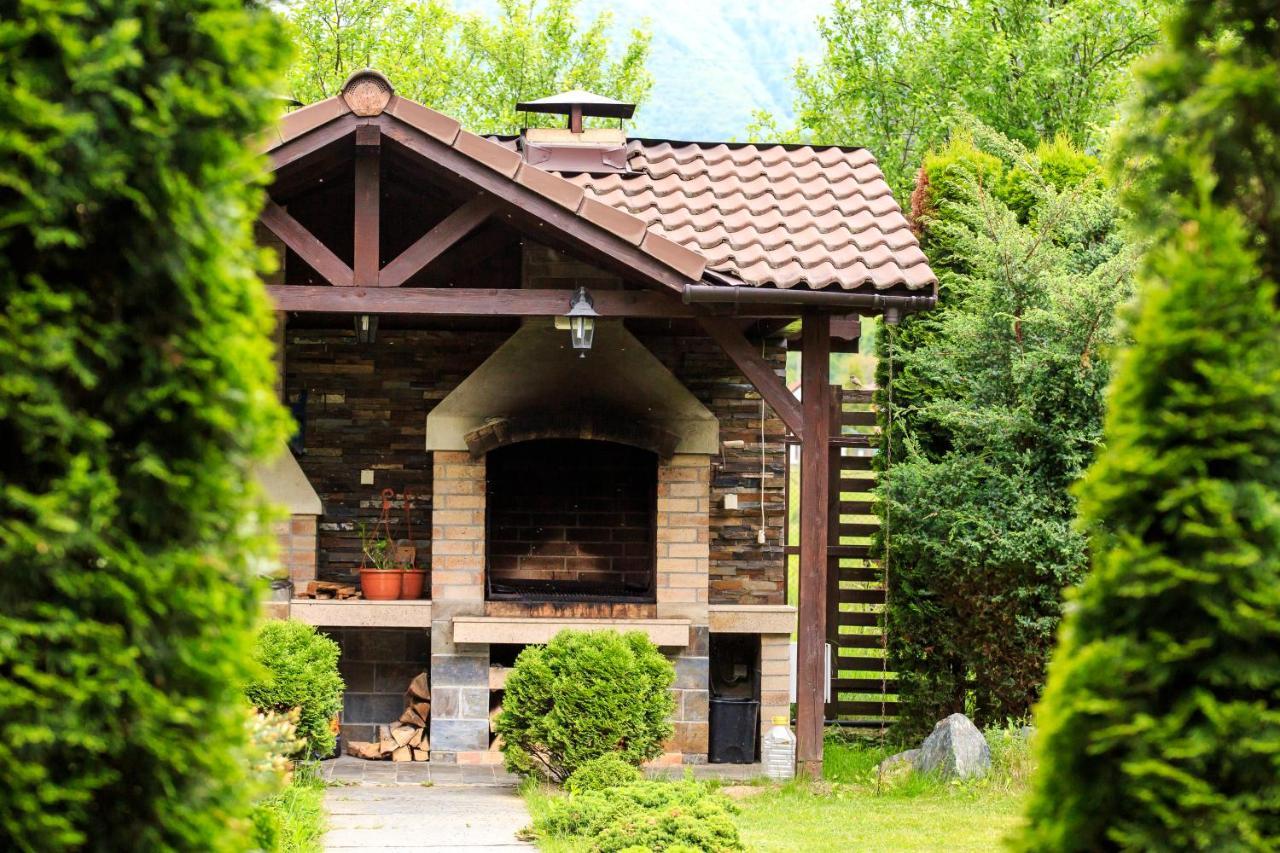 River Retreat Hotel Lotrioara Exterior photo